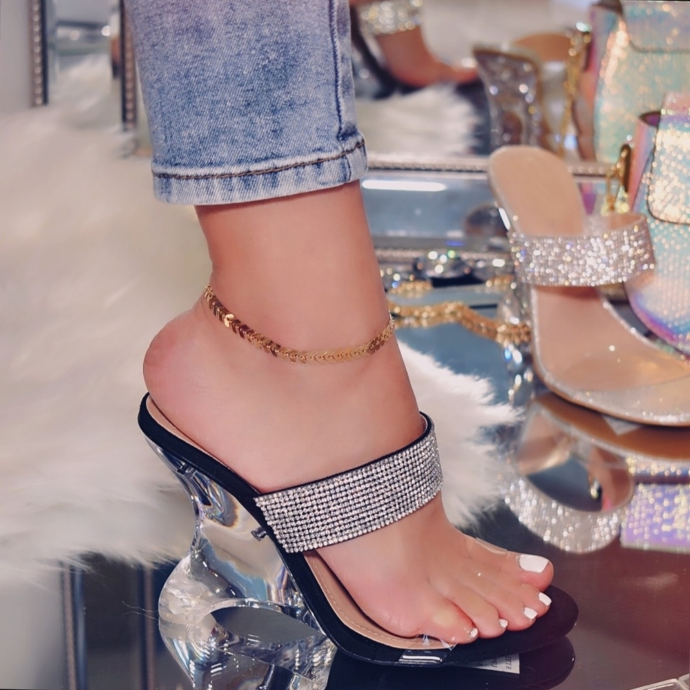 Restocked💗 Diamon CLEAR silver WEDGES

Doub strap